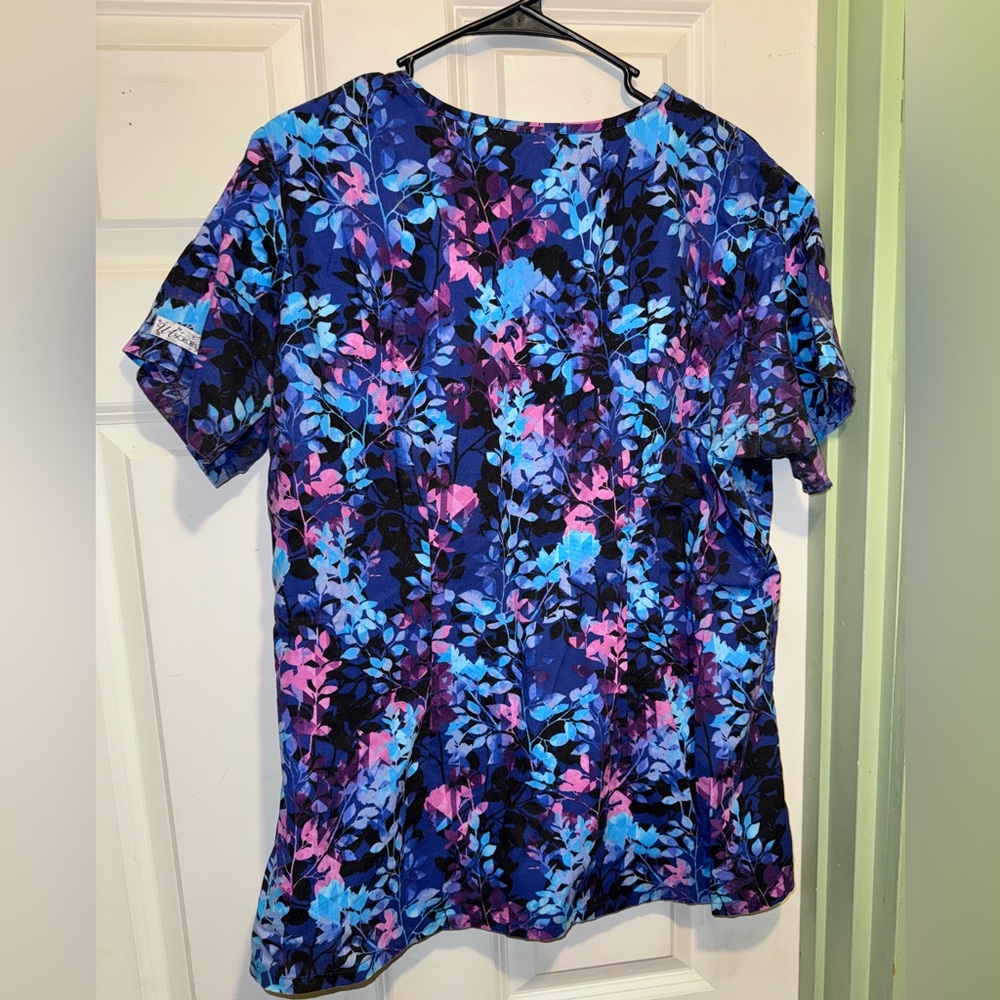 Scrub top - Picture 4 of 4